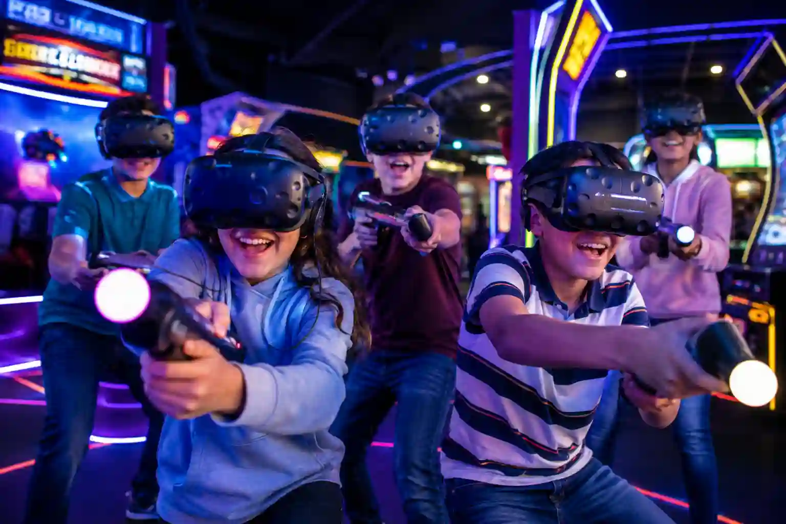 Maly Entertainment Center showing children and teenagers enjoying immersive virtual reality games in a vibrant neon arcade