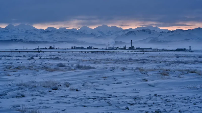 Oil drilling project in Alaska's Arctic landscape